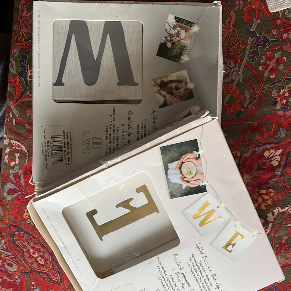 Lighted banner and photo clip string